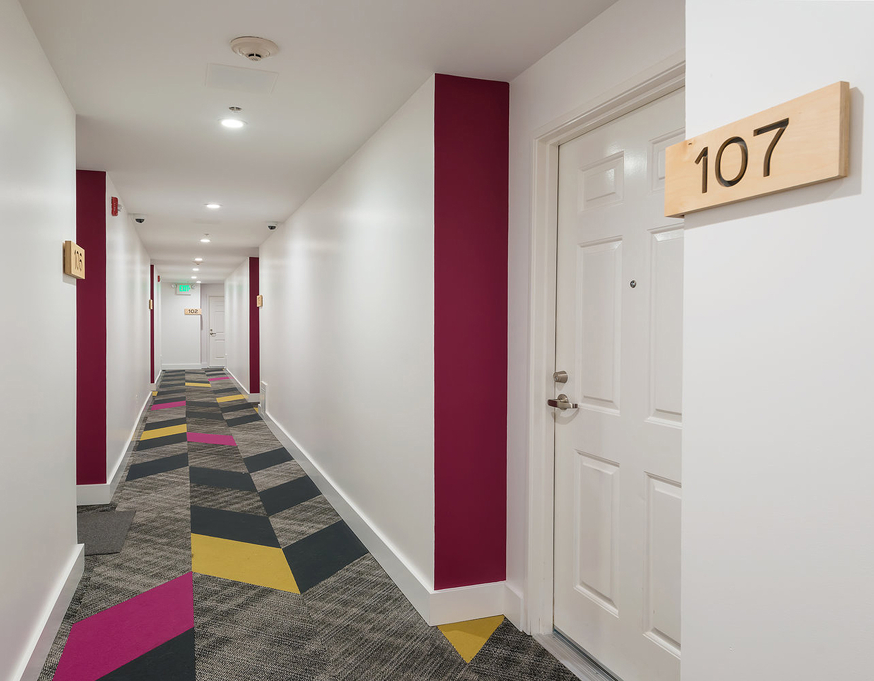 Lee Street Apartments Studio KDA